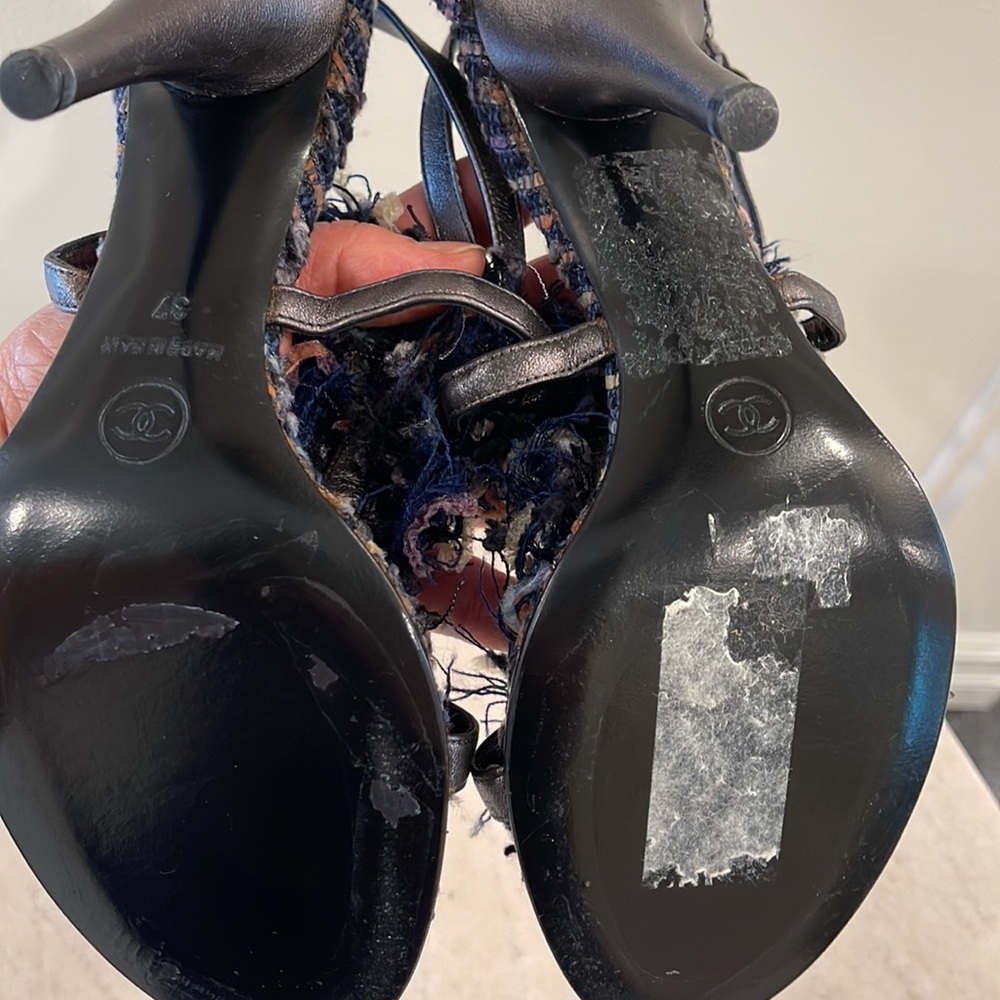 Chanel Rare Navy tweed and sequins Pewter leather Sandals Heels Size 7 US - Picture 9 of 16
